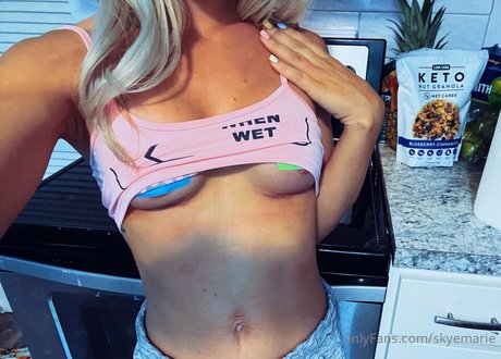Naakte gelekte OnlyFans-foto van Skyemarie