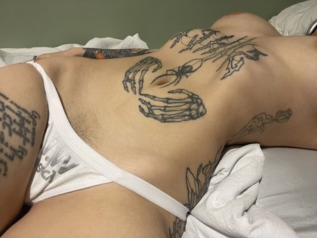 Naakte gelekte OnlyFans-foto van Fairyrail