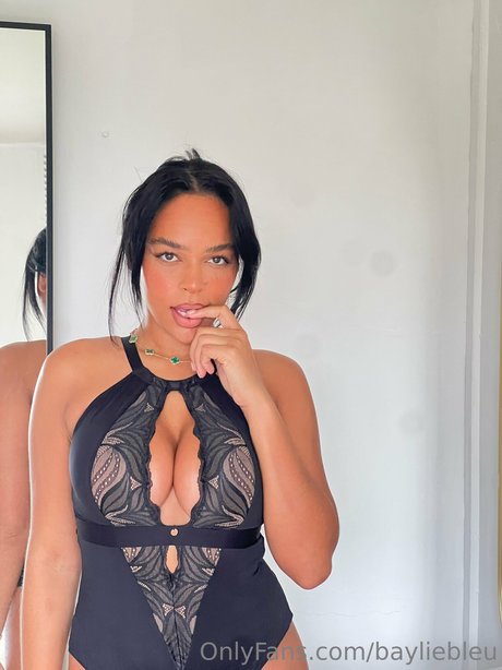 Naakte gelekte OnlyFans-foto van Bayliebleu