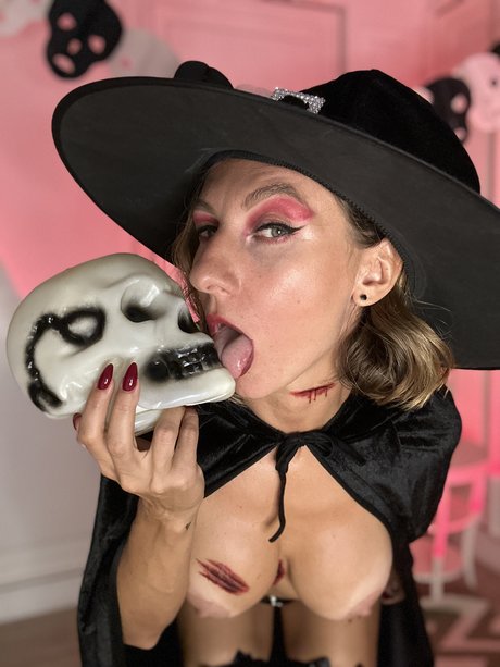 Naakte gelekte OnlyFans-foto van Mrs Kiss