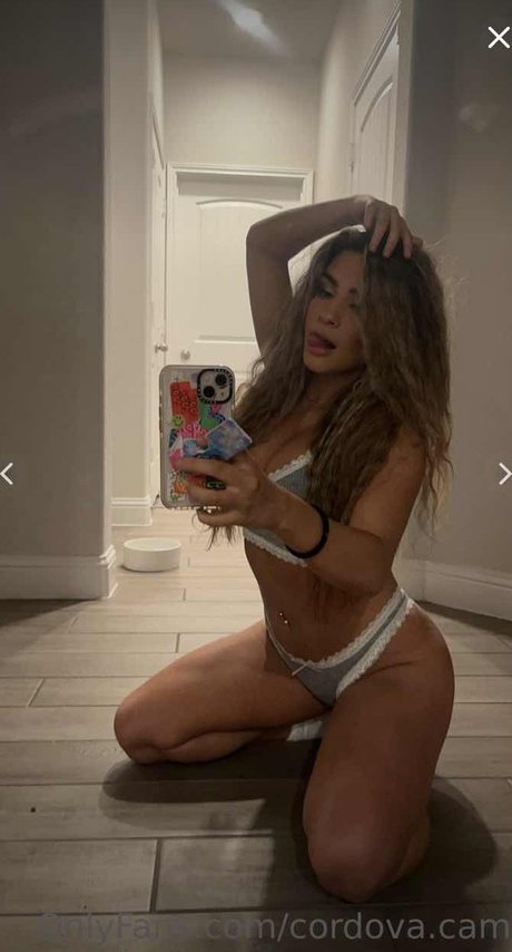 Naakte gelekte OnlyFans-foto van Cam Cordova
