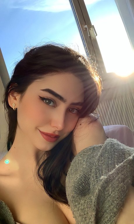 Naakte gelekte OnlyFans-foto van Mersweb