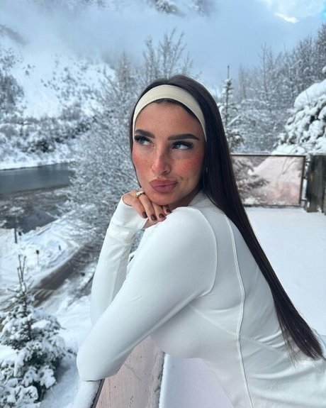 Naakte gelekte OnlyFans-foto van Maddy Cheary