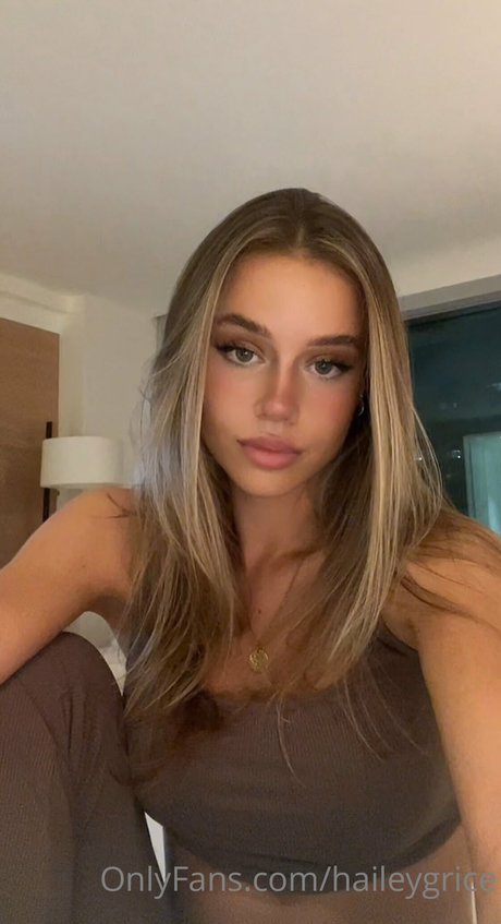 Naakte gelekte OnlyFans-foto van Hailey Grice