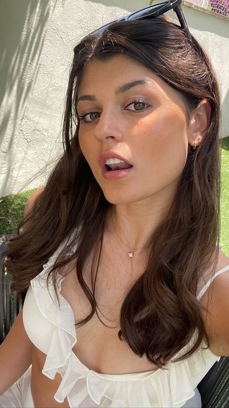 Elle Edwards