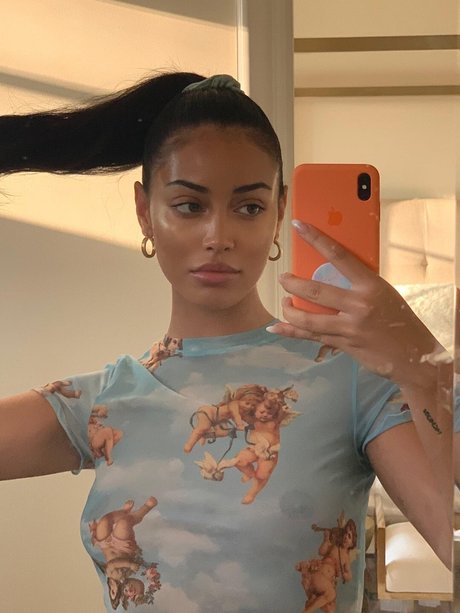 Naakte gelekte OnlyFans-foto van Cindy Kimberly