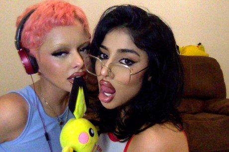 Naakte gelekte OnlyFans-foto van Hana Mahmood