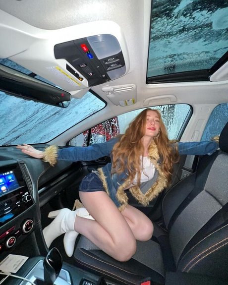 Naakte gelekte OnlyFans-foto van Madeline Ford