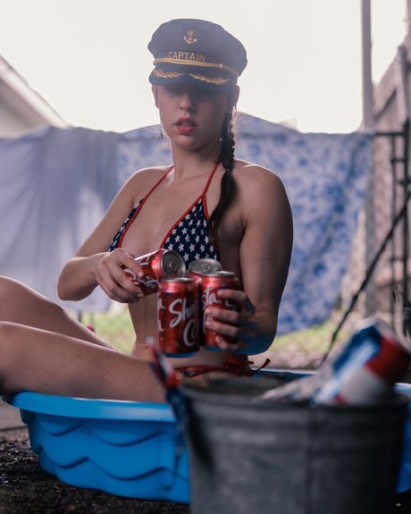 Naakte gelekte OnlyFans-foto van Taylor Feingold