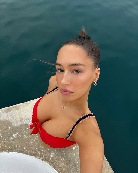 Naakte gelekte OnlyFans-foto van Elsie Hewitt