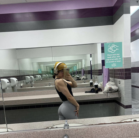 Naakte gelekte OnlyFans-foto van Lean Beef Patty