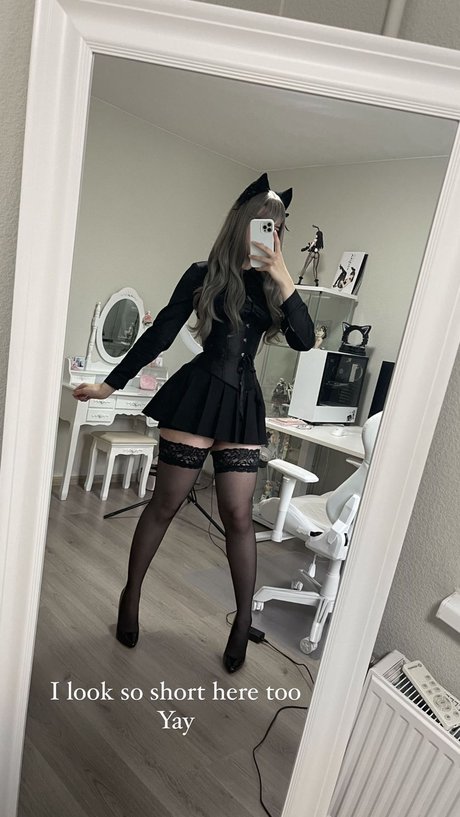 Naakte gelekte OnlyFans-foto van Candy Ball