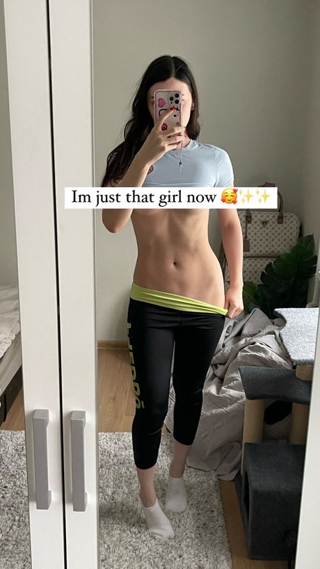 Naakte gelekte OnlyFans-foto van Candy Ball