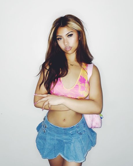 Naakte gelekte OnlyFans-foto van Alyanna Joelle