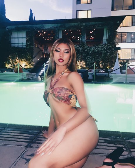 Naakte gelekte OnlyFans-foto van Alyanna Joelle