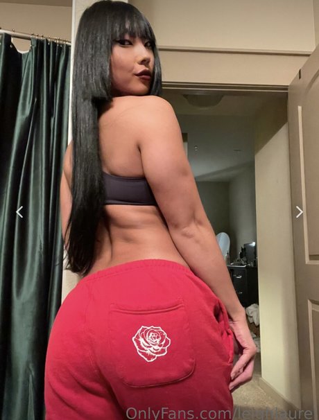 Naakte gelekte OnlyFans-foto van Leigh Laurel