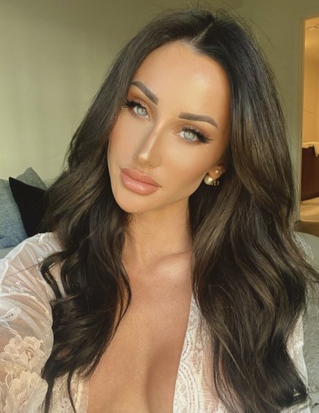Naakte gelekte OnlyFans-foto van Hanna Carter
