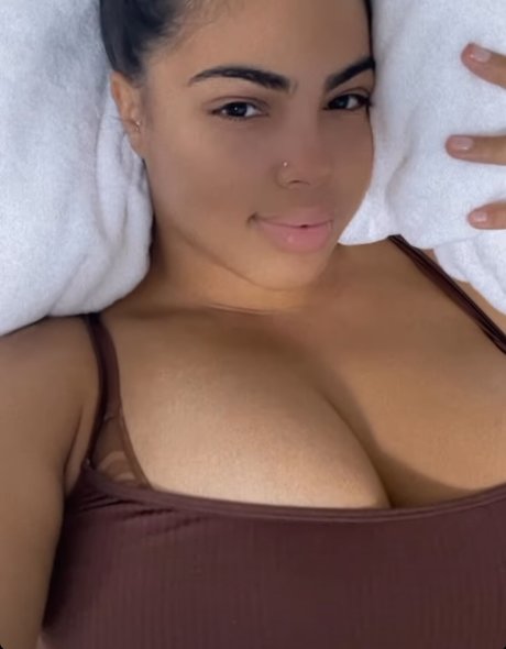 Naakte gelekte OnlyFans-foto van Kay Linx