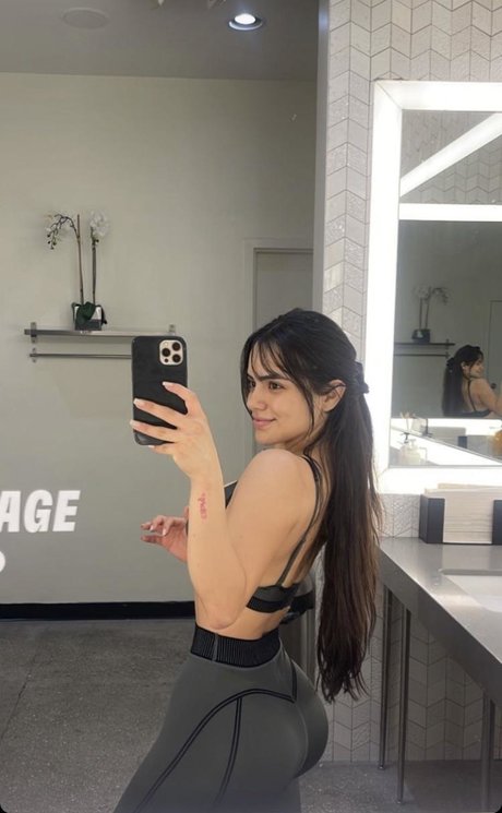 Naakte gelekte OnlyFans-foto van Samadhi Zendejas