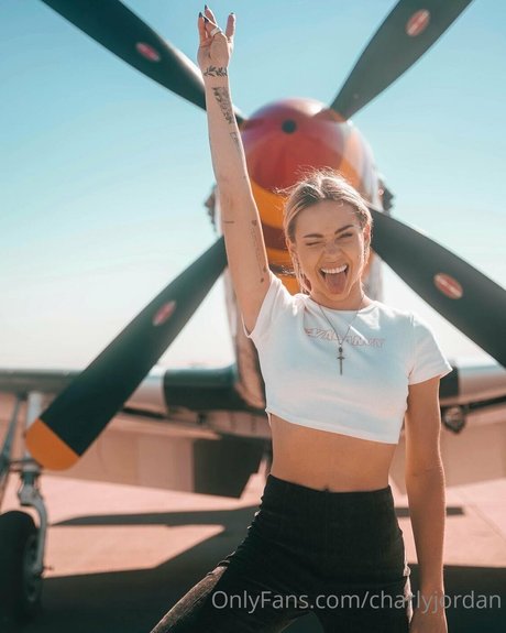 Naakte gelekte OnlyFans-foto van Charly Jordan