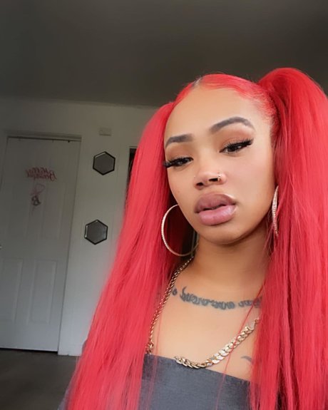 Naakte gelekte OnlyFans-foto van Cynthia Rose