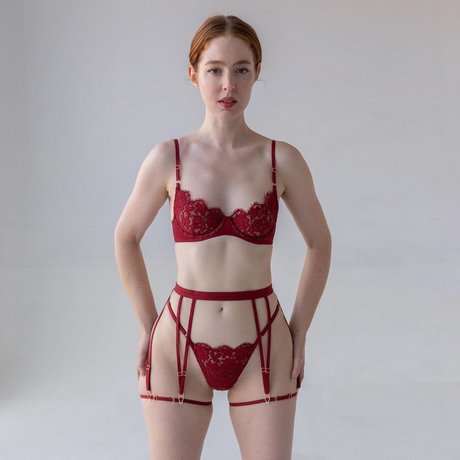 Naakte gelekte OnlyFans-foto van Erin Ohara