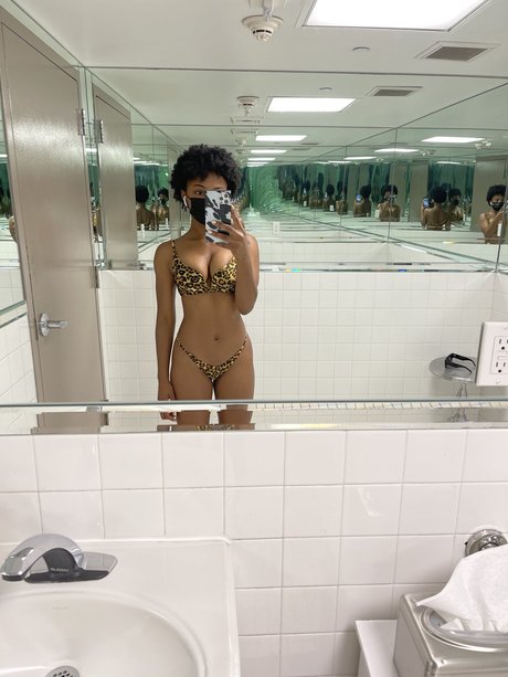 Naakte gelekte OnlyFans-foto van Ldndrygin