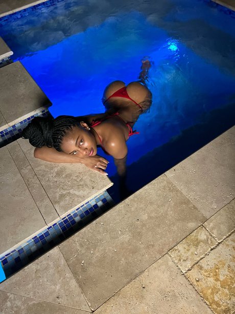 Naakte gelekte OnlyFans-foto van Ldndrygin