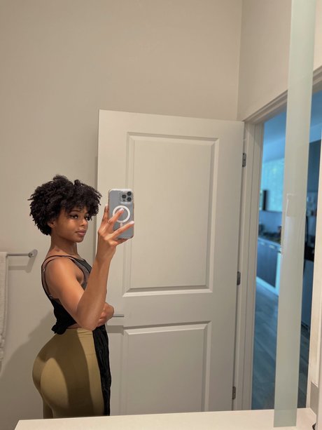 Naakte gelekte OnlyFans-foto van Ldndrygin