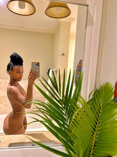 Naakte gelekte OnlyFans-foto van Ldndrygin