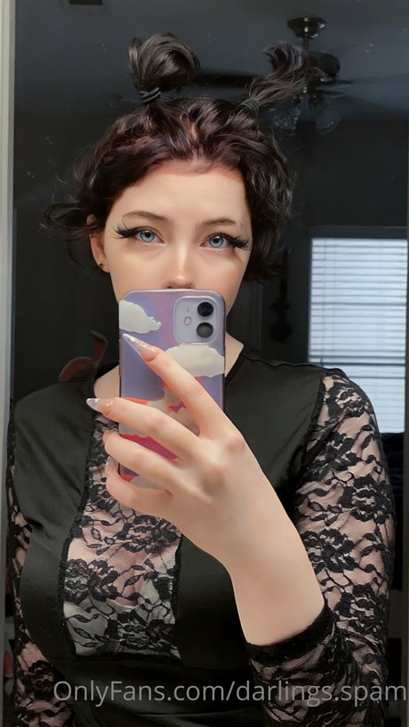 Naakte gelekte OnlyFans-foto van Darlings Spam