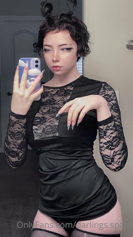 Naakte gelekte OnlyFans-foto van Darlings Spam