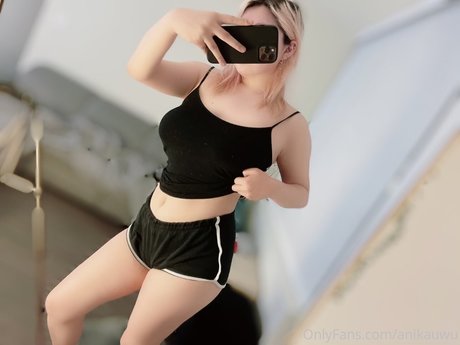 Naakte gelekte OnlyFans-foto van Anikauwu