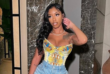Naakte gelekte OnlyFans-foto van Ashley Burgos