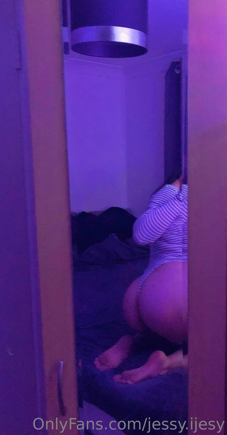 Naakte gelekte OnlyFans-foto van Jessy Ijesy