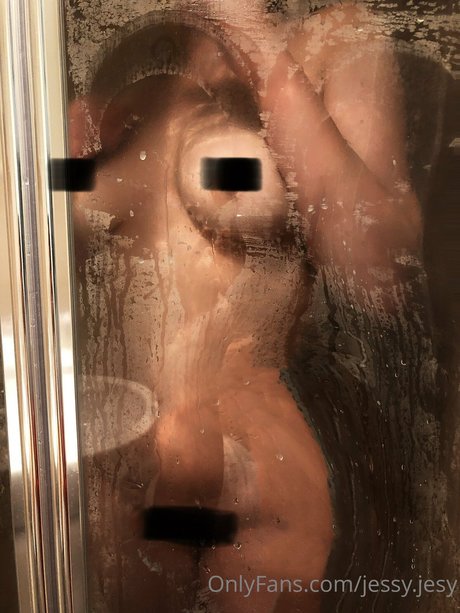 Naakte gelekte OnlyFans-foto van Jessy Ijesy