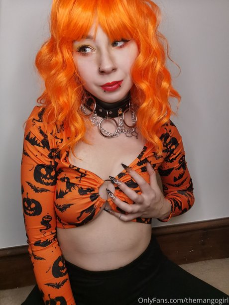 Naakte gelekte OnlyFans-foto van The Mango Girl