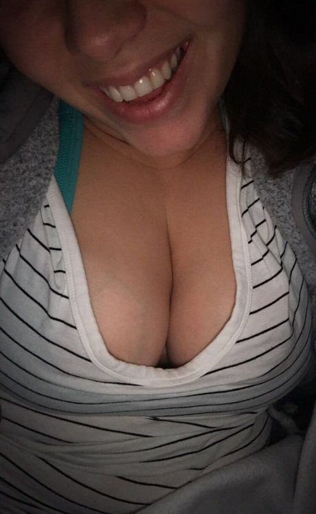 Naakte gelekte OnlyFans-foto van Isthissexy