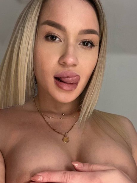 Naakte gelekte OnlyFans-foto van Mollyhot