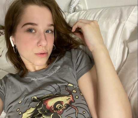 Naakte gelekte OnlyFans-foto van Blushybaby