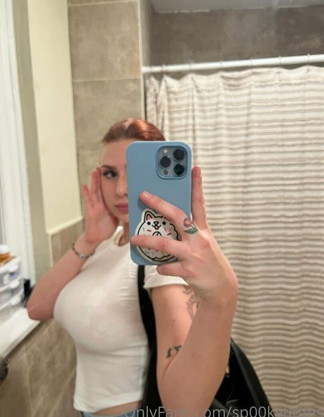Naakte gelekte OnlyFans-foto van Sp00kytitties