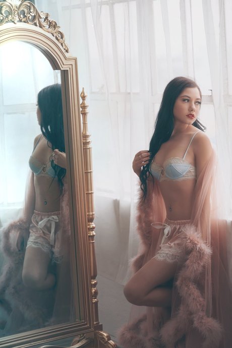 Naakte gelekte OnlyFans-foto van Daniella Claire