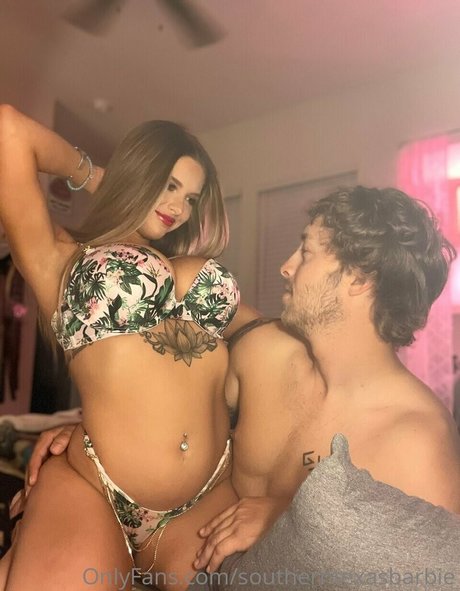 Naakte gelekte OnlyFans-foto van Southern Texas Barbie