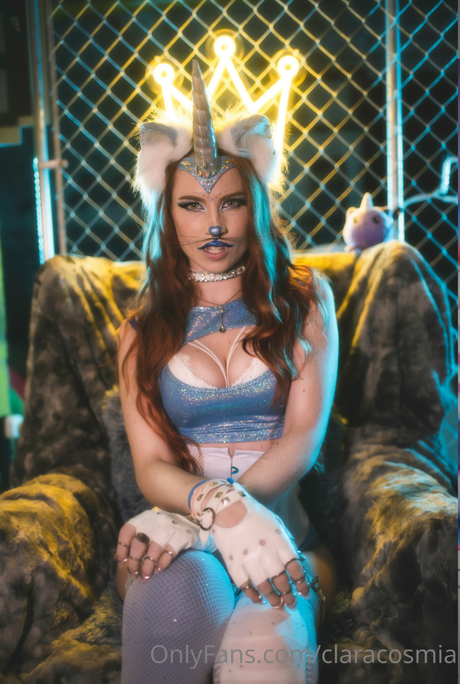 Naakte gelekte OnlyFans-foto van Clara Cosmia