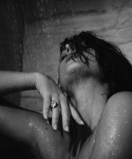 Naakte gelekte OnlyFans-foto van Delaantiguamaria