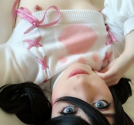 Naakte gelekte OnlyFans-foto van Michi Midnight
