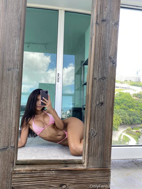 Naakte gelekte OnlyFans-foto van Florence Muiler