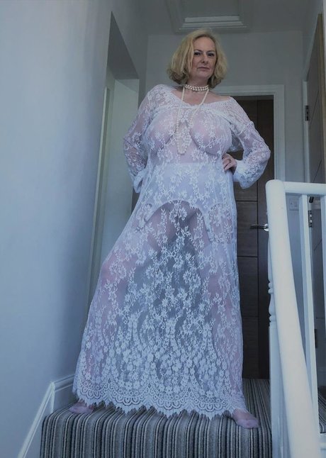 Naakte gelekte OnlyFans-foto van Courtesananna
