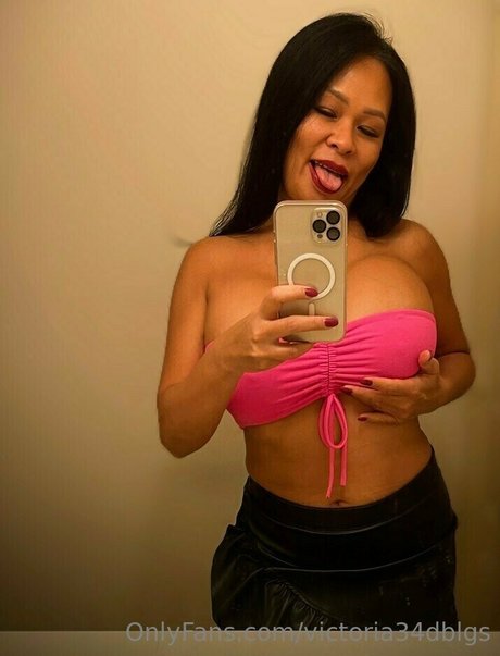 Naakte gelekte OnlyFans-foto van Victoria