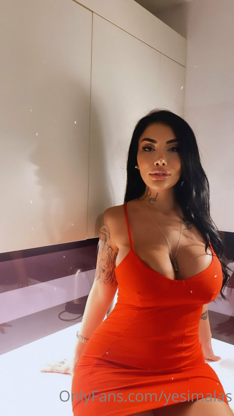 Naakte gelekte OnlyFans-foto van Yesimalas